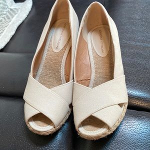 Only worn once ran peep toe wedges